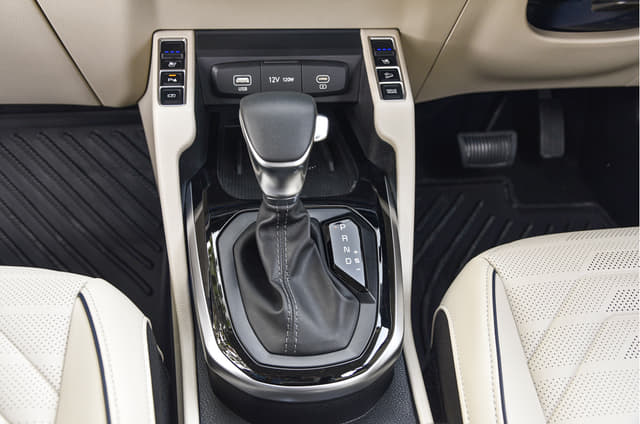 The Carens' 7-speed DCT feels dulled down in comparison to the Seltos'. Image - 5279
